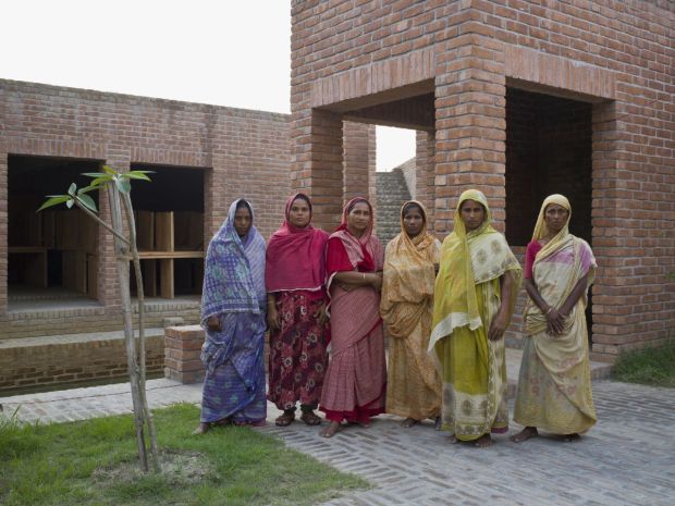 14_friendship-centre-kashef-mahboob-chowdhury-urbana_09_maintenance_staff_-photo_-_eric_chenal-