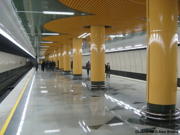 16_Belarus_Minsk_Metro_L1-Grushevka_Alex_Bobko