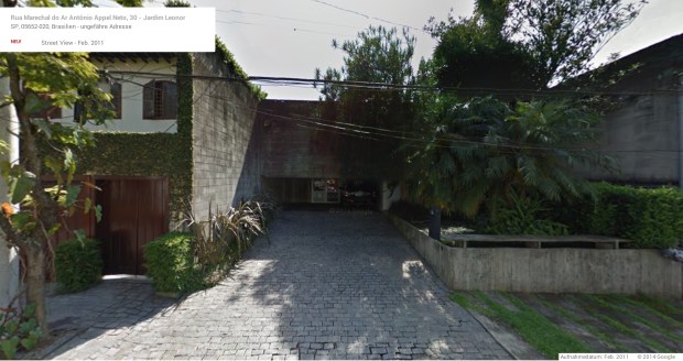 24.Brazil_residencia-jose roberto-filippelli_ruy_ohtake_living-area_google maps