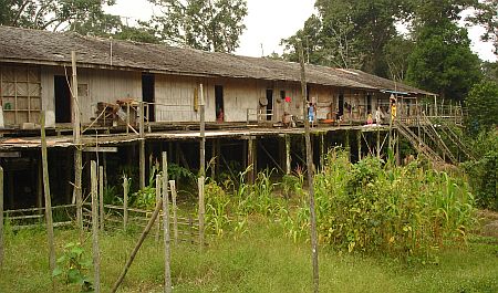 25. Brunei_Dayak-Longhouse