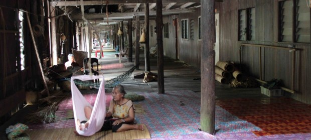 25.Brunei_gallery_traditional-long-house4