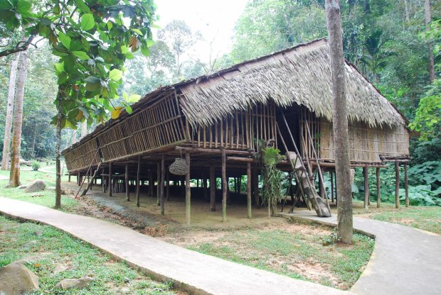25.Brunei_longhouse-side-view