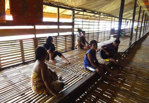 25.Brunei_Longhouse_interrior