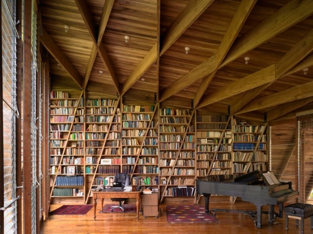 41_Costa-Rica_Casa-Kiké-Gianni-Bosfort_Library-shelving-and-structure-as-one