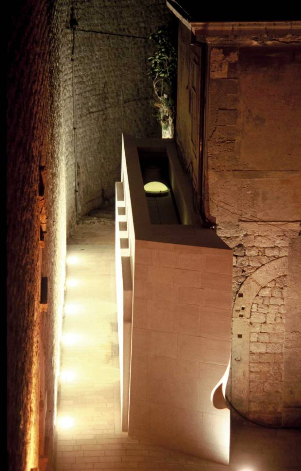 43_Croatia_public-lavatory_Nenad-Fabijanic_new-wrapping-round-old